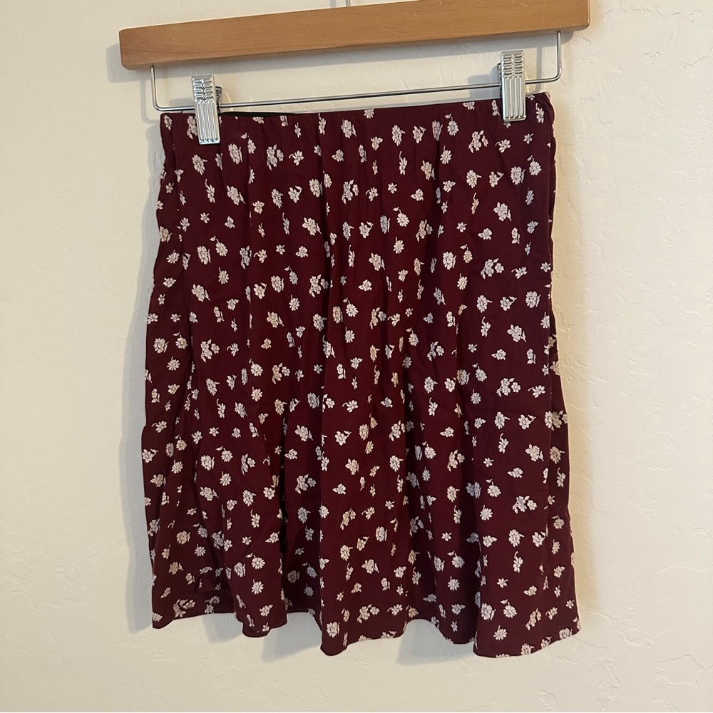 Hollister Burgundy Floral Pull-on Mini Skirt Size XS‎